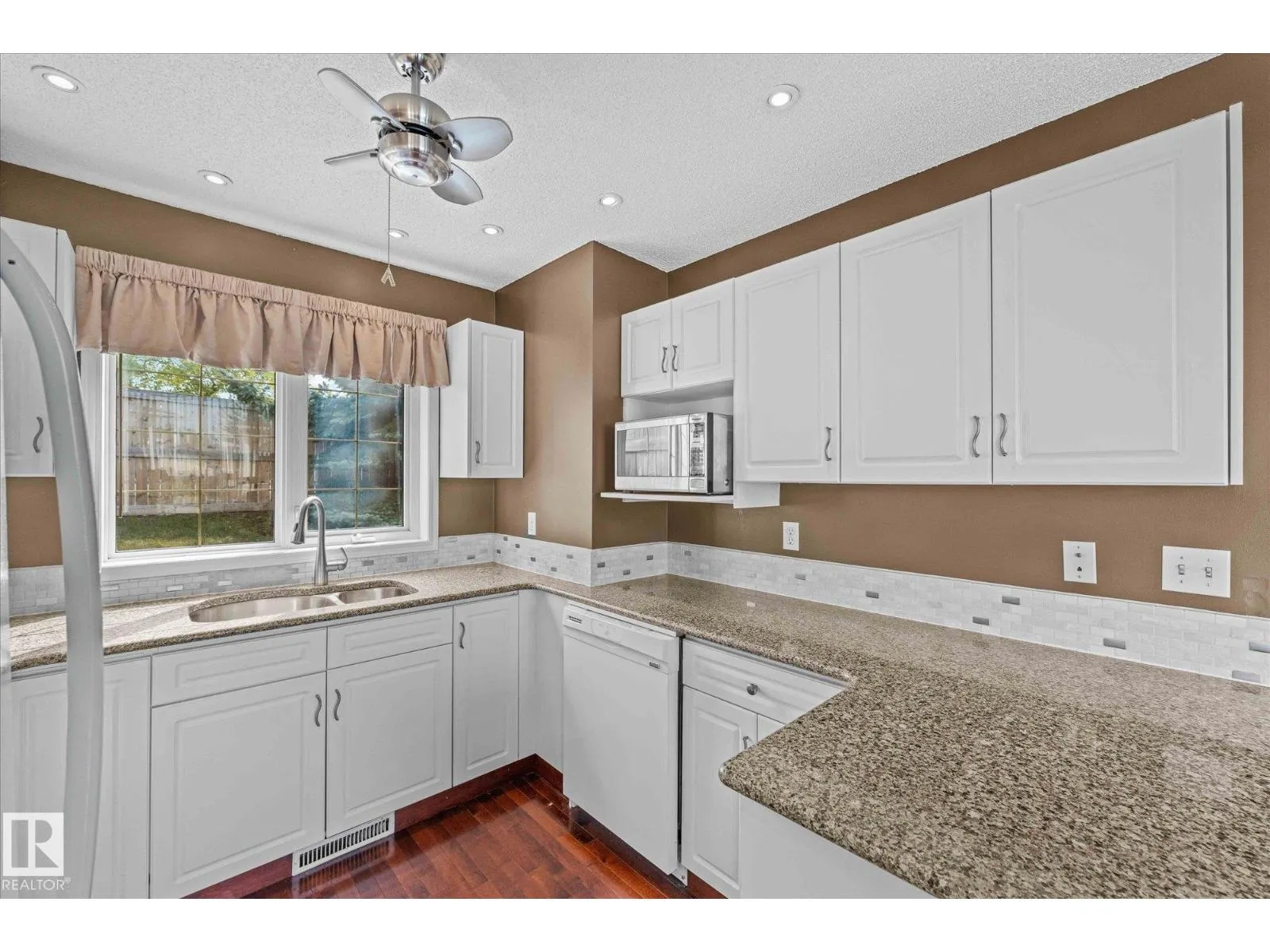 #10 4 Fraser DR