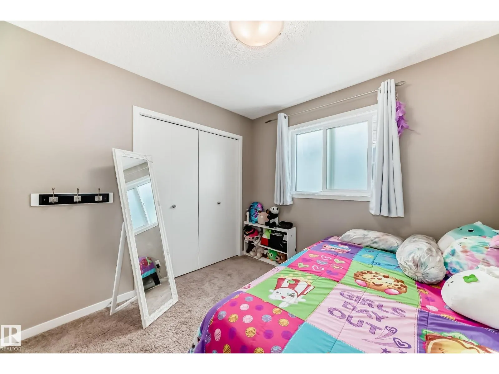 1426 26 AV NW