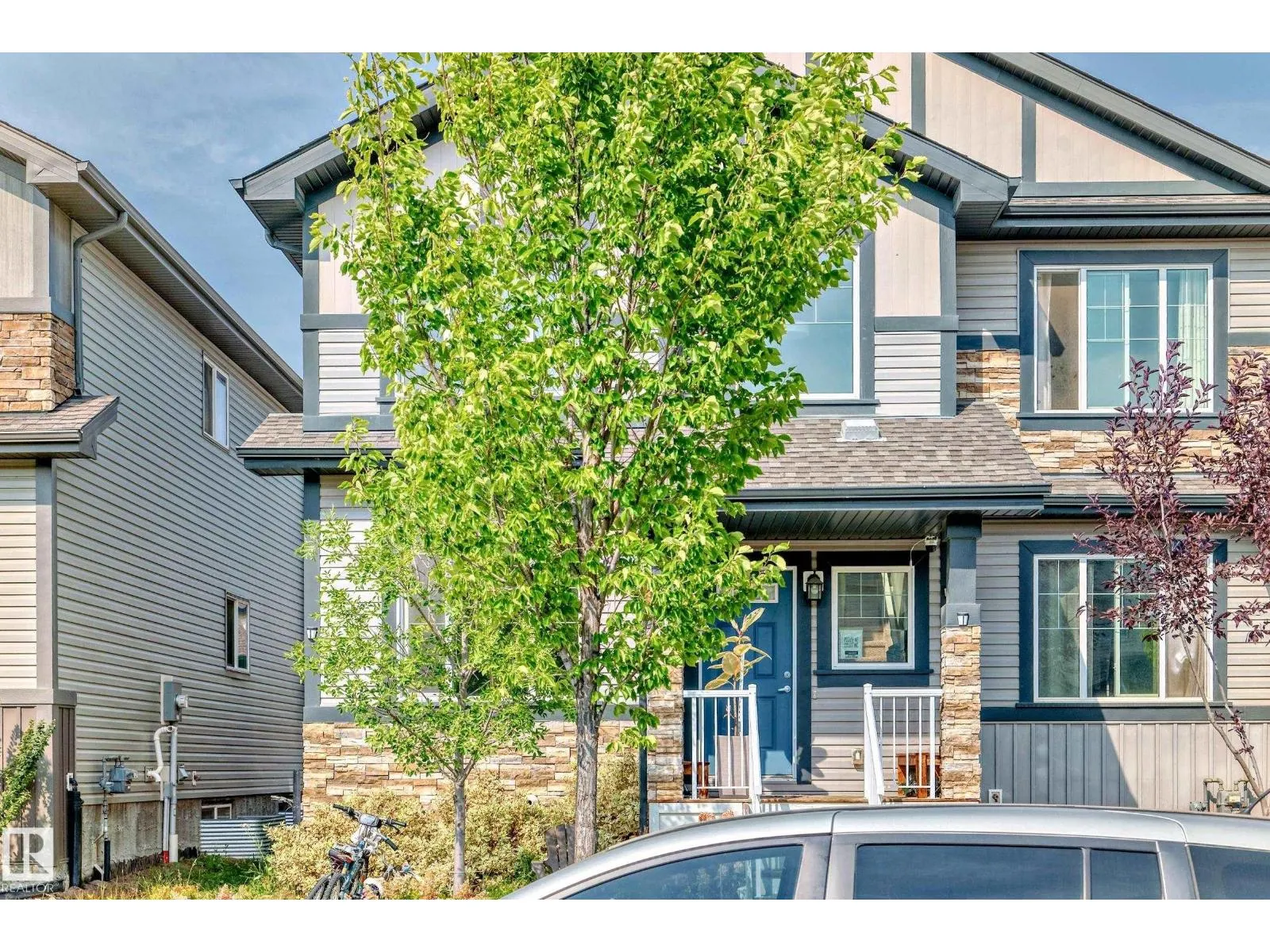 1426 26 AV NW