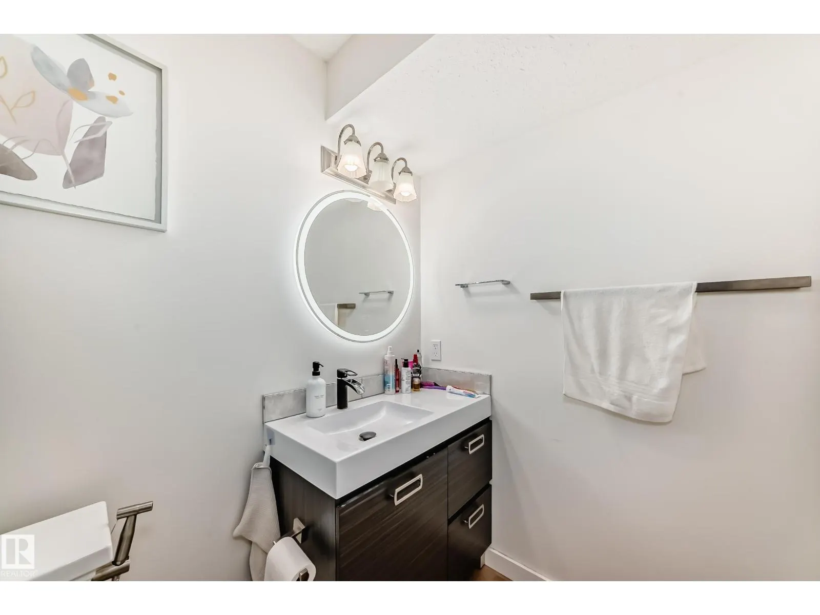 1426 26 AV NW