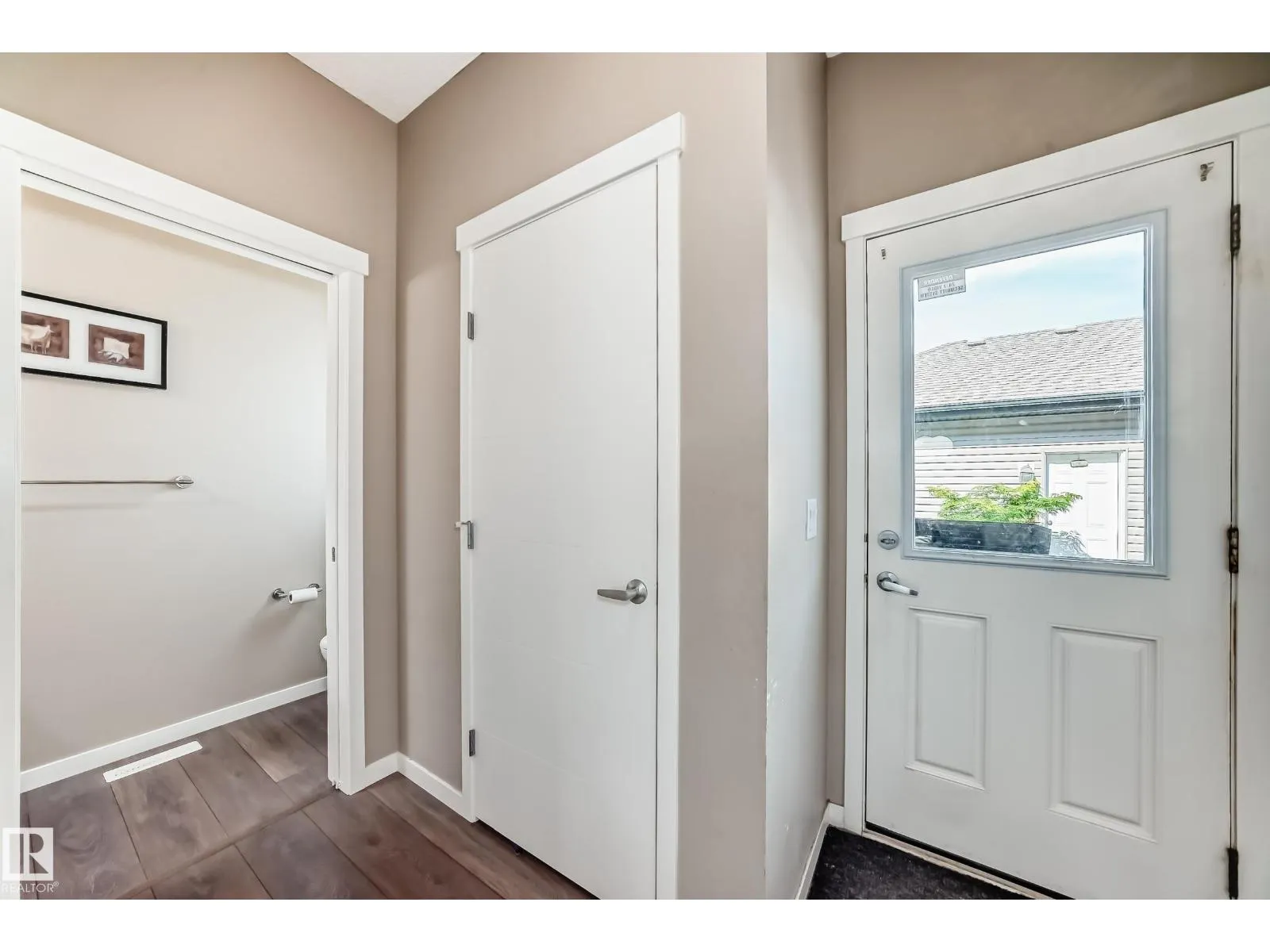 1426 26 AV NW