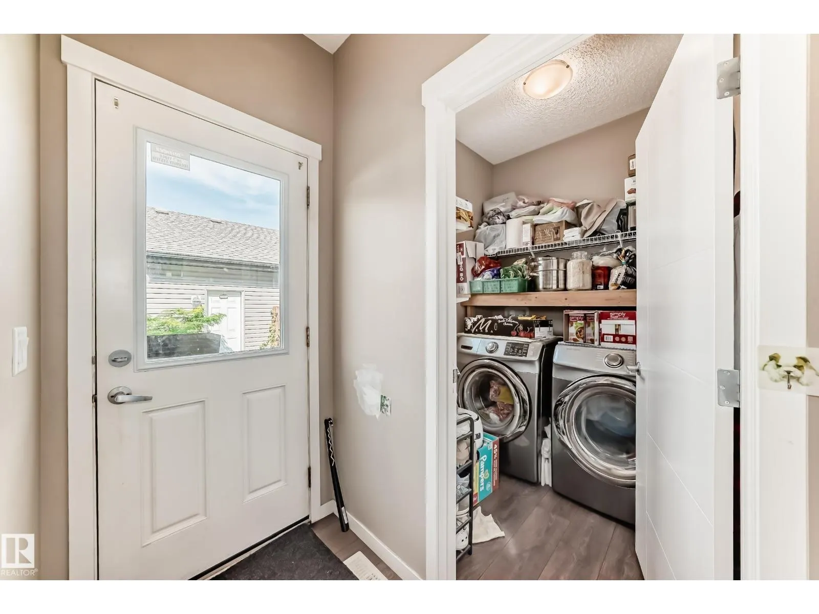 1426 26 AV NW