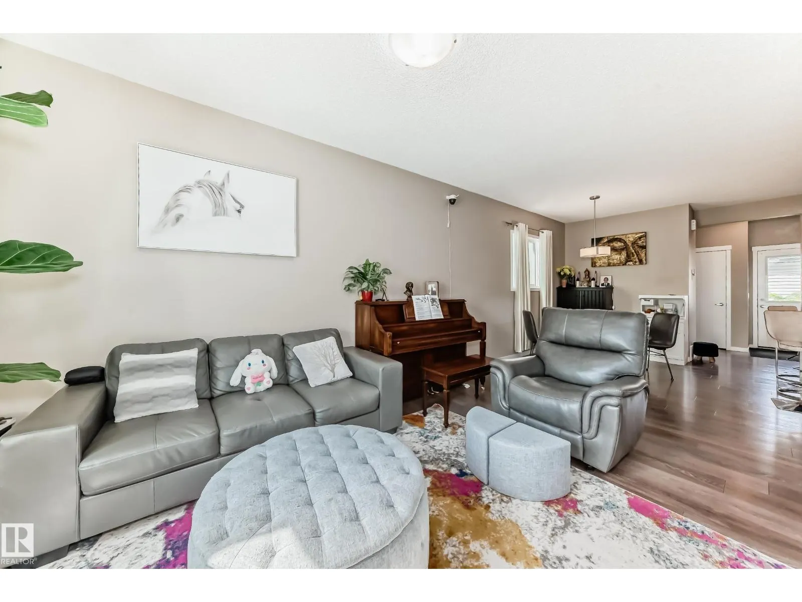 1426 26 AV NW