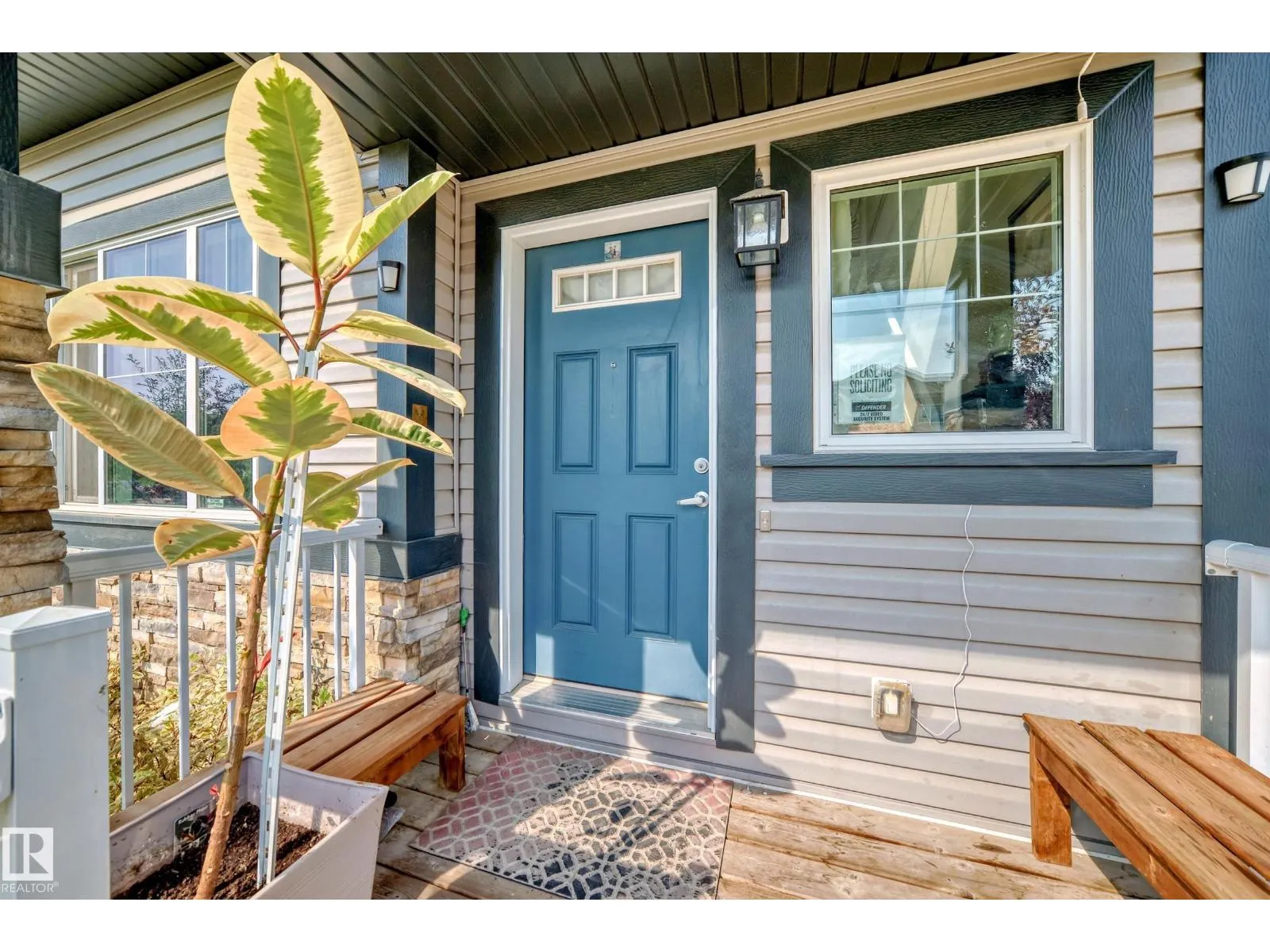 1426 26 AV NW