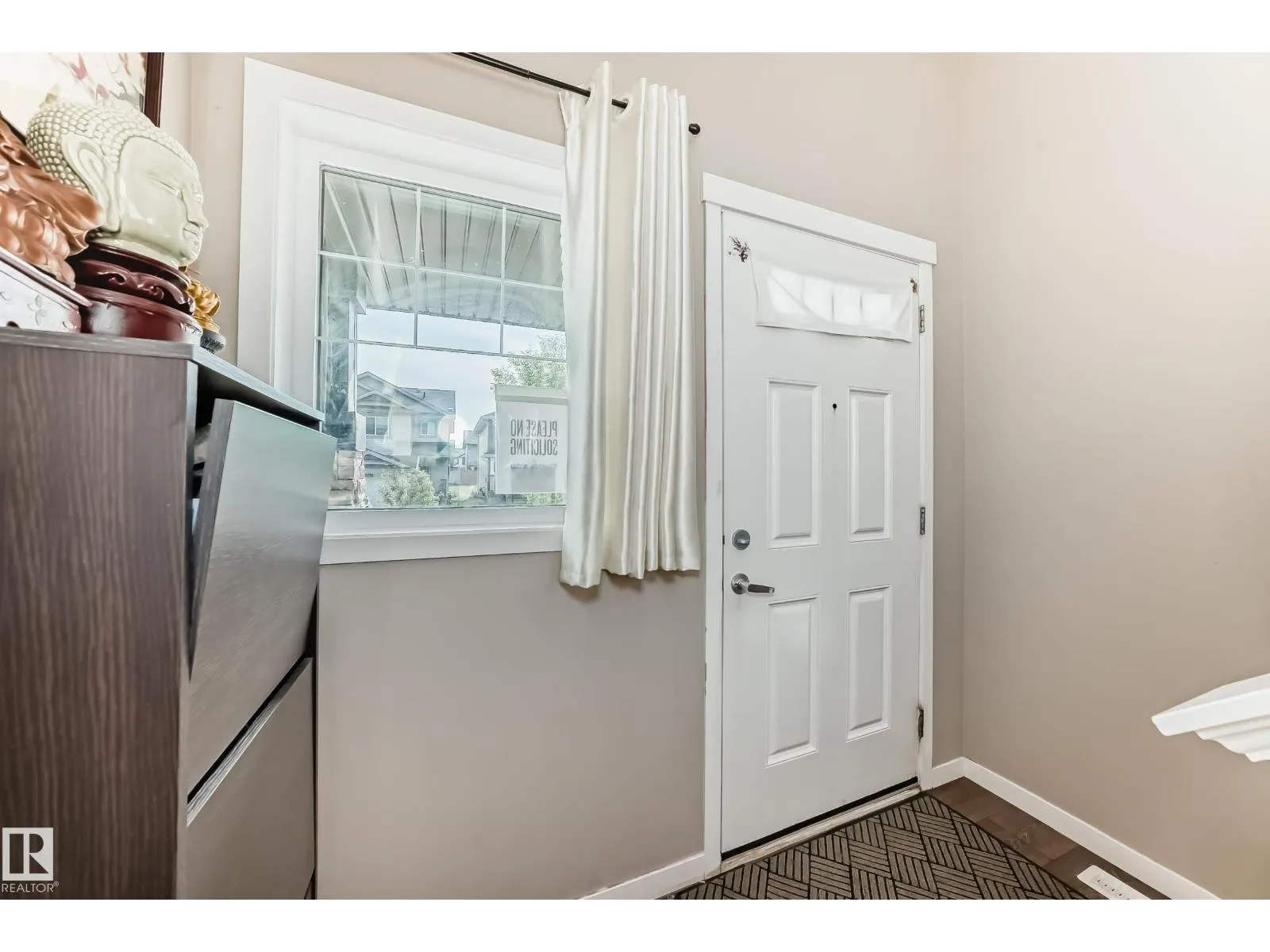 1426 26 AV NW