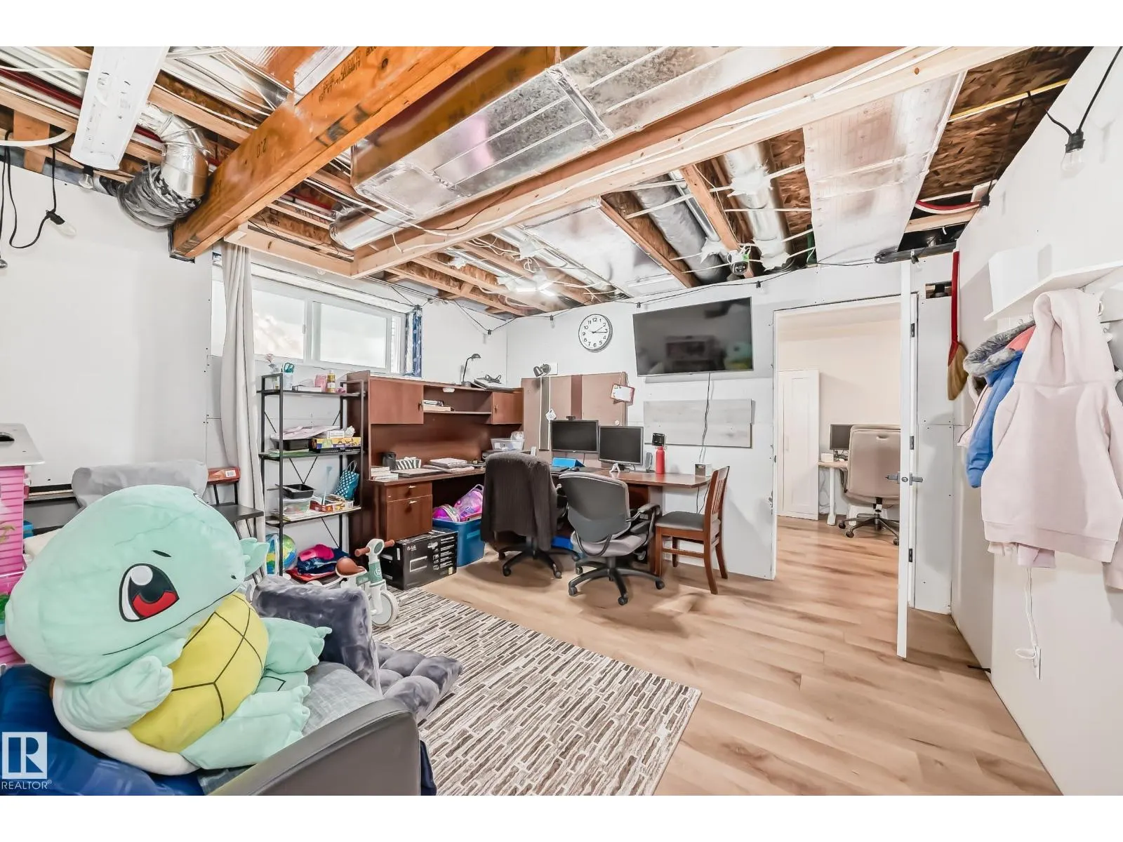 1426 26 AV NW