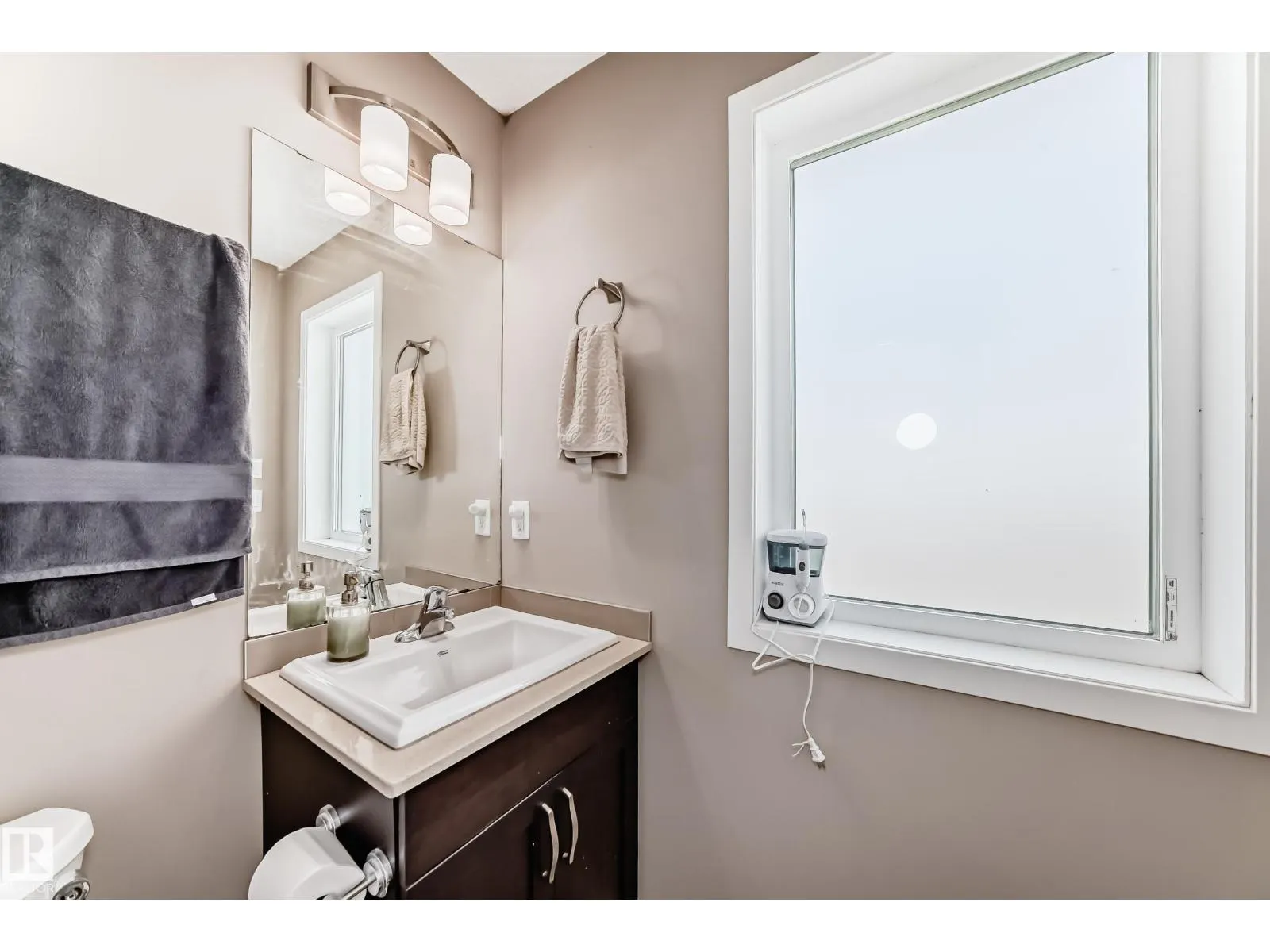 1426 26 AV NW