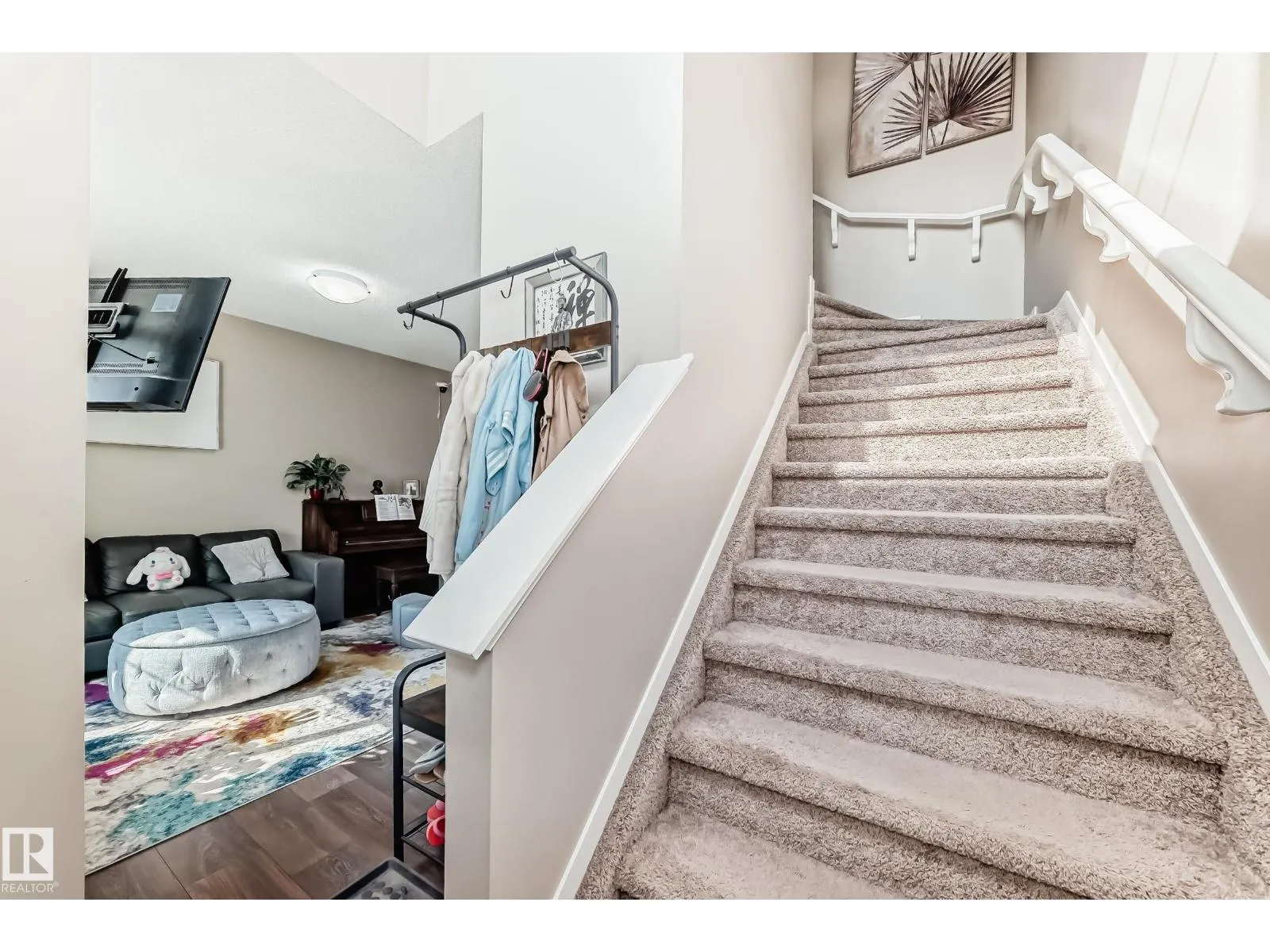1426 26 AV NW