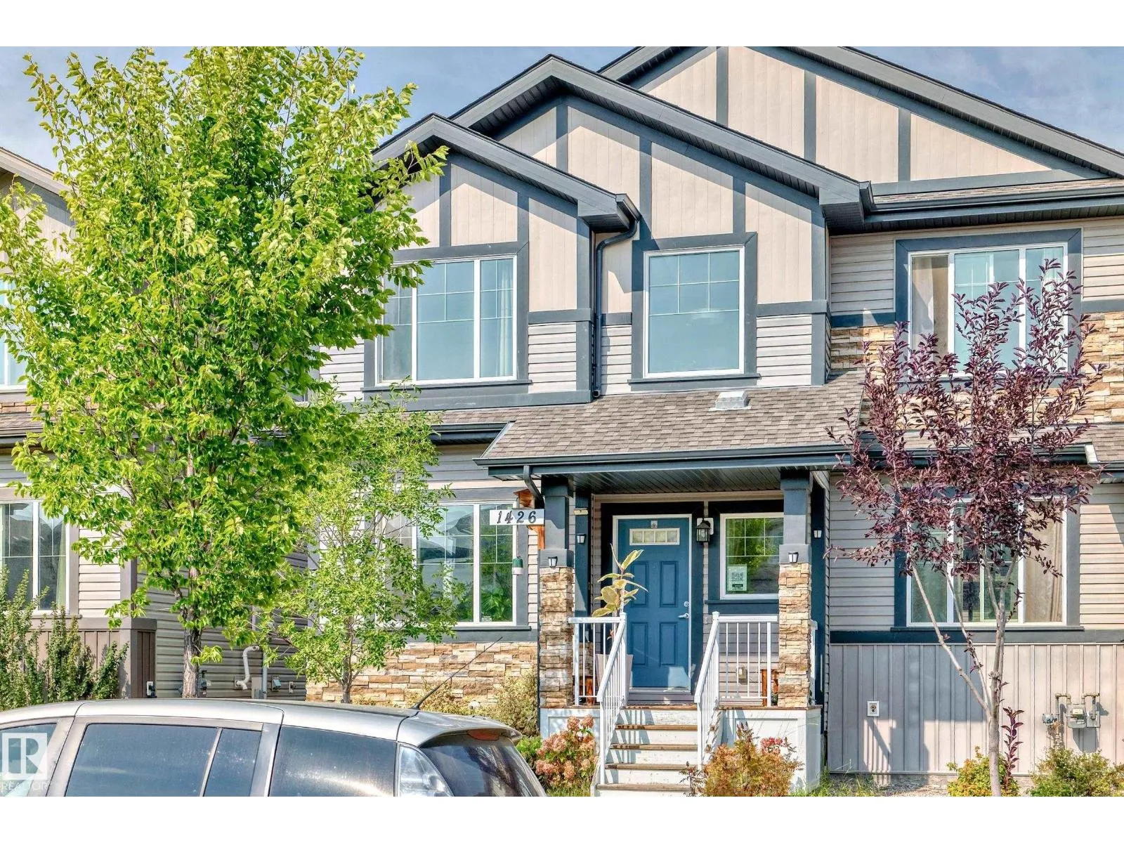 1426 26 AV NW
