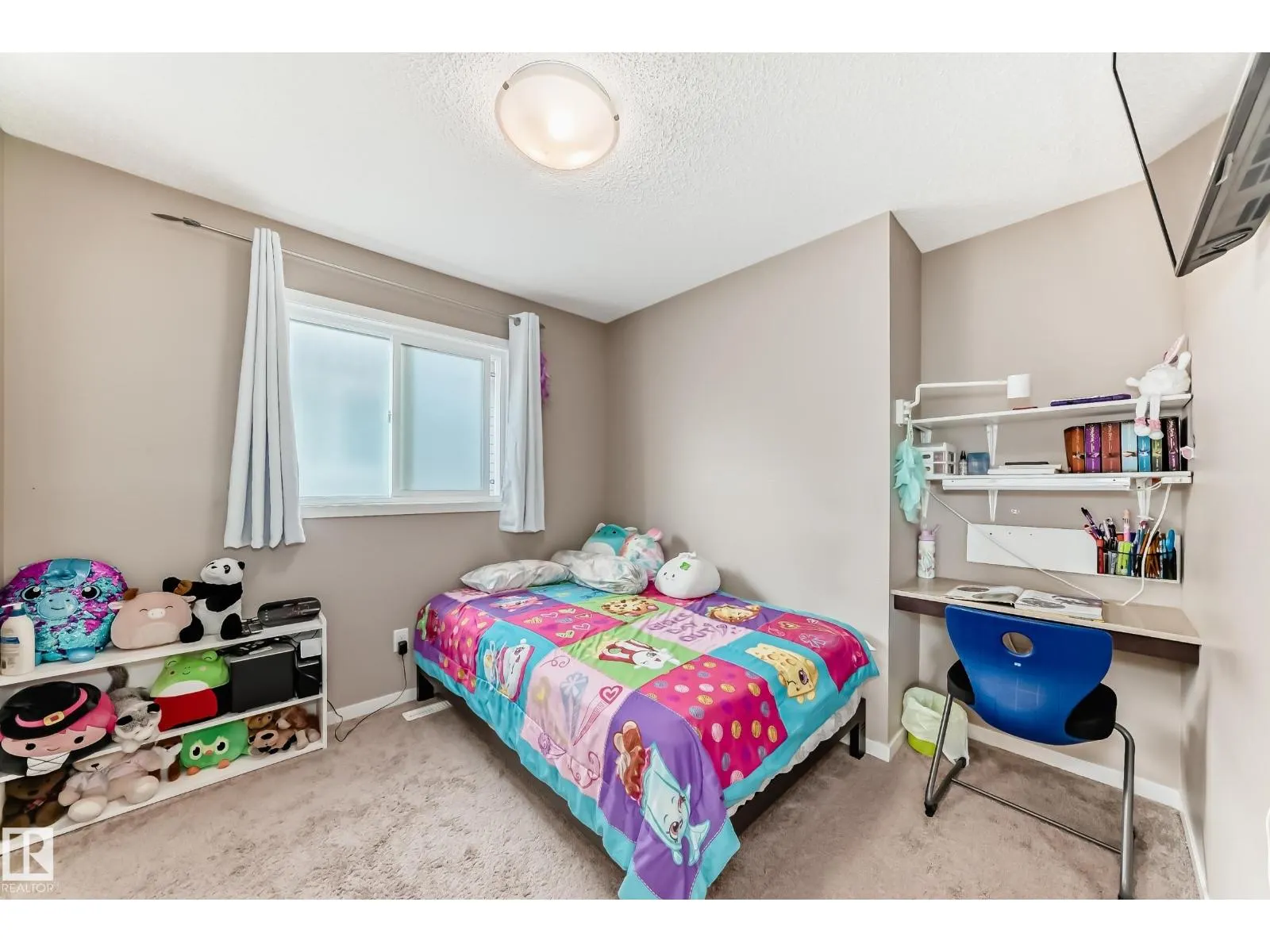 1426 26 AV NW