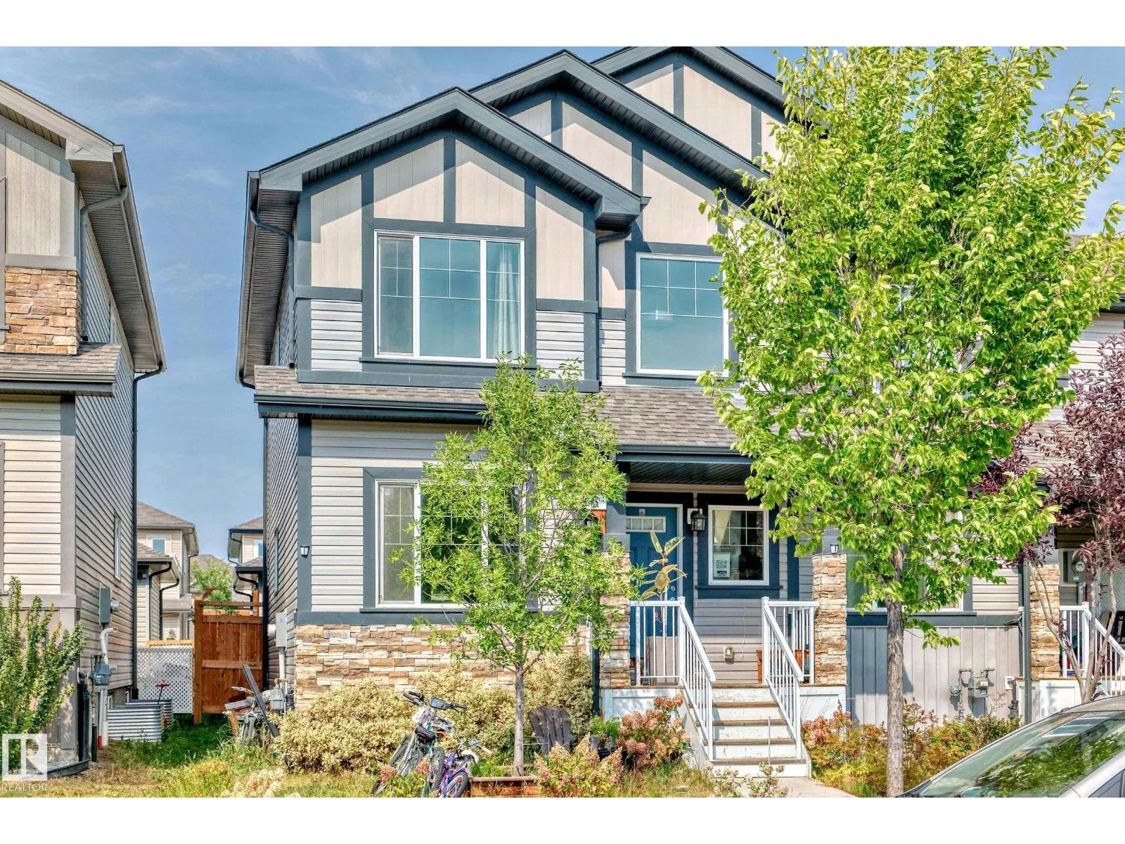 1426 26 AV NW