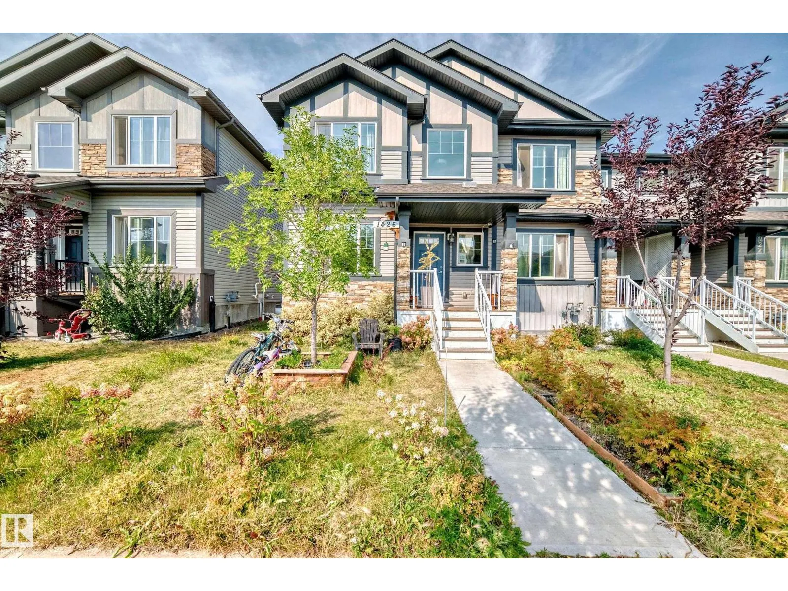 1426 26 AV NW