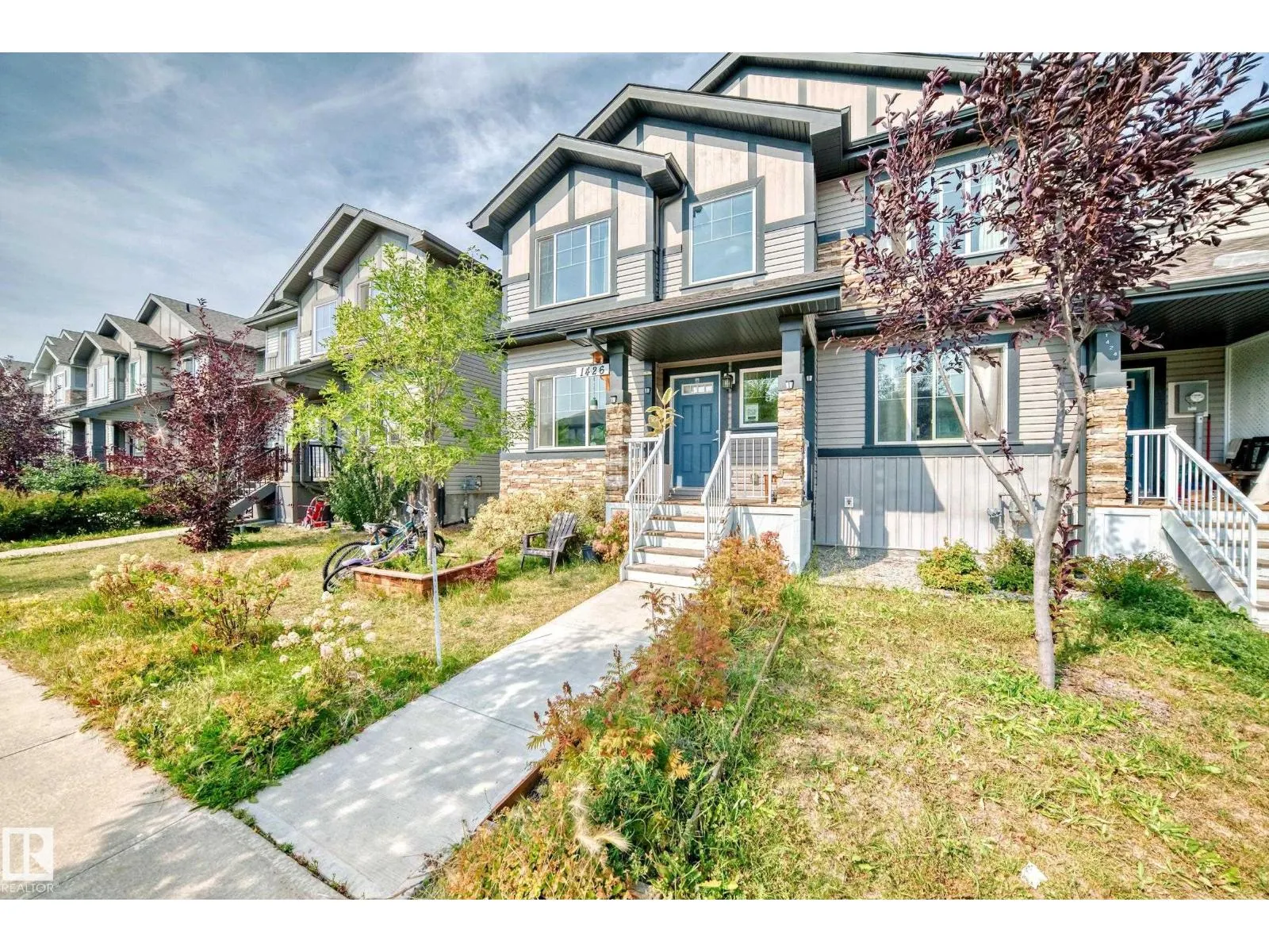 1426 26 AV NW