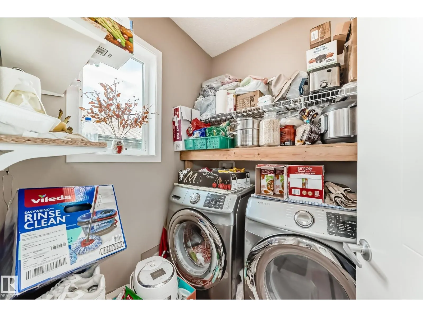 1426 26 AV NW