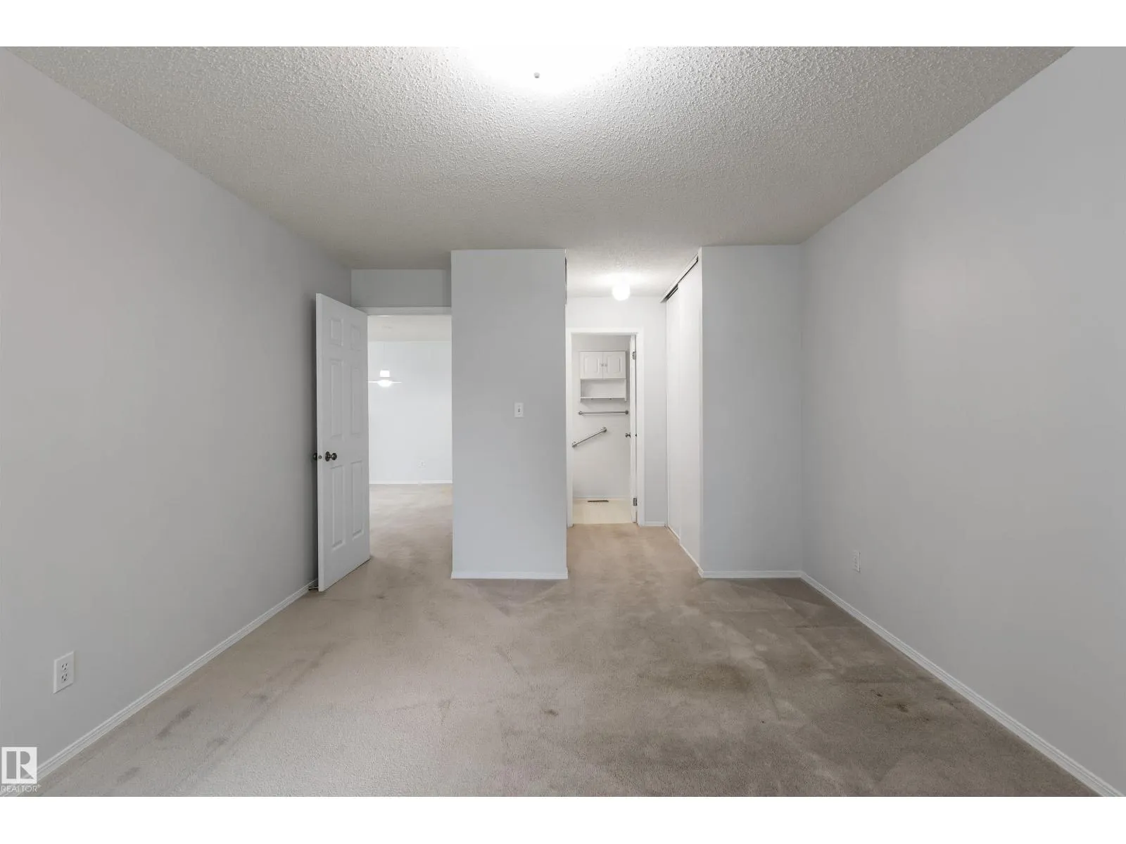 #304 8811 106A AV NW