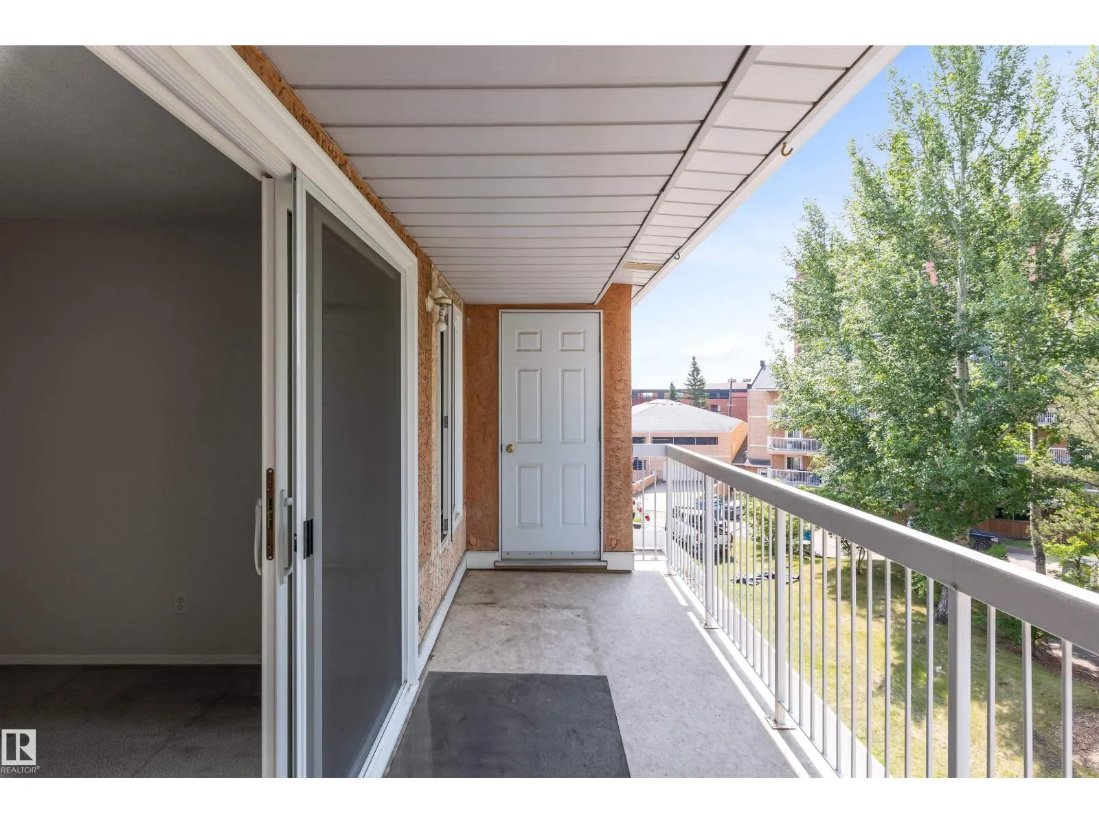 #304 8811 106A AV NW