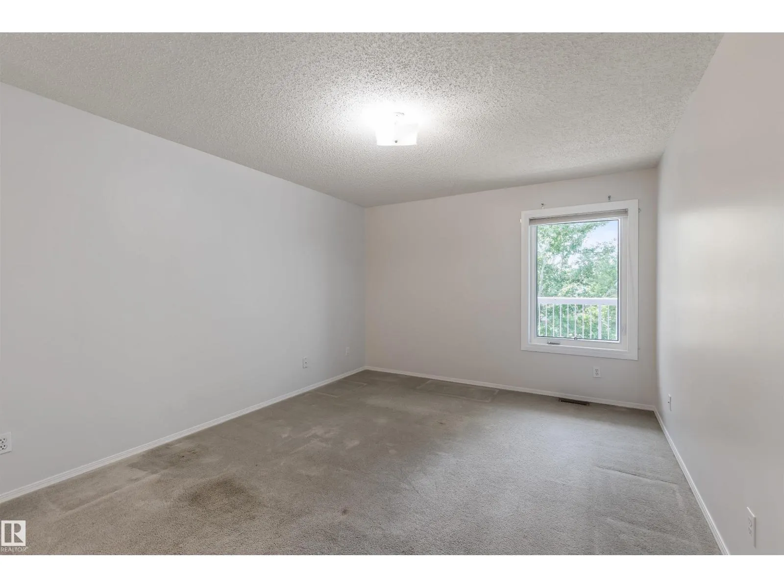 #304 8811 106A AV NW