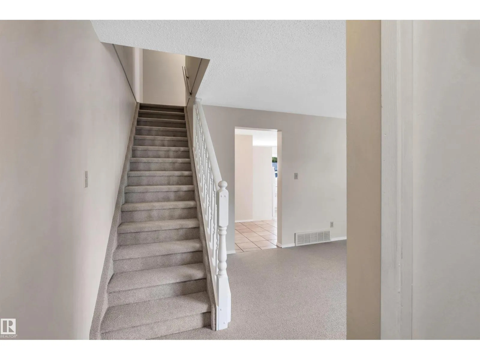 10228 152 ST NW
