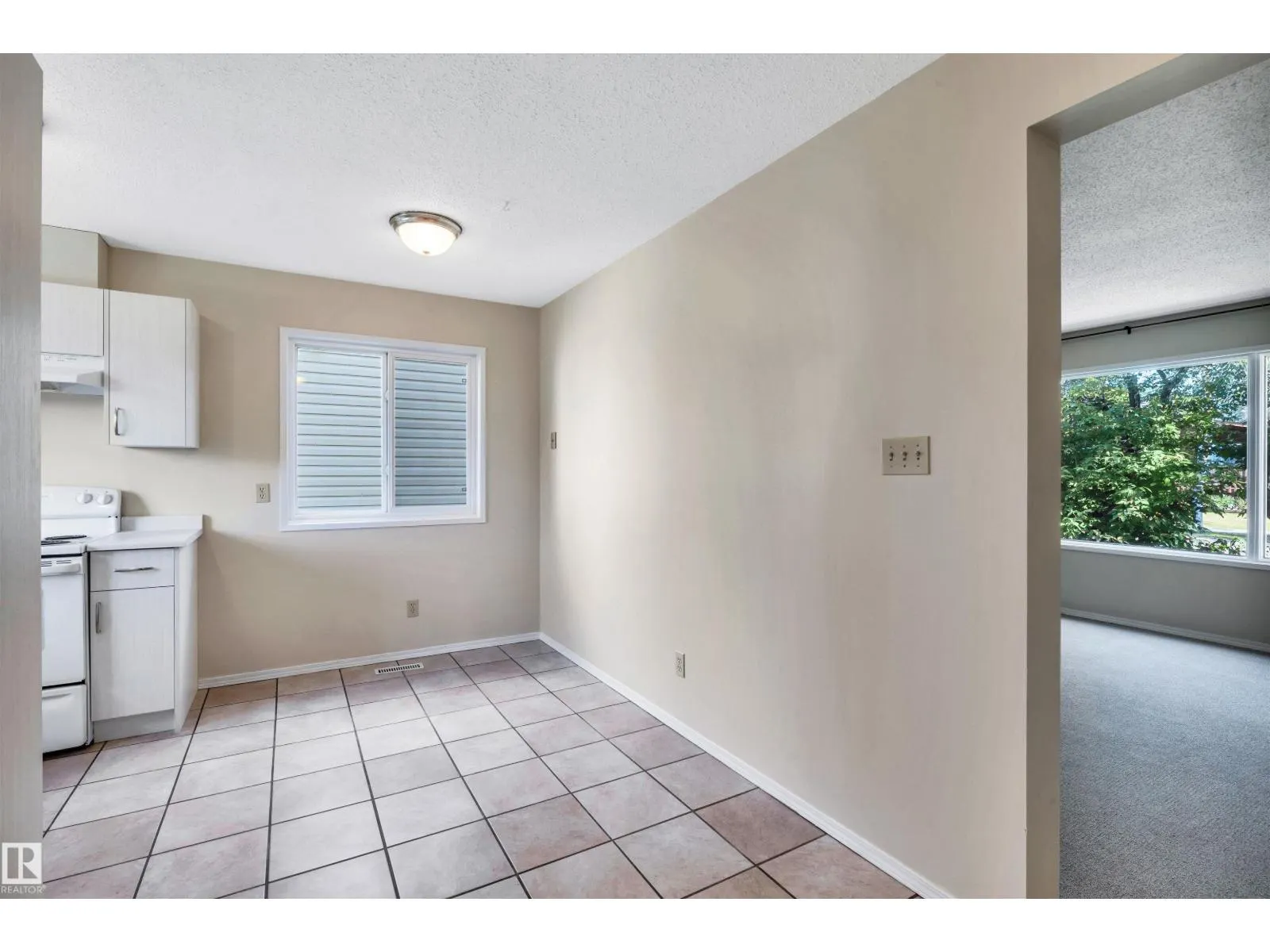 10228 152 ST NW