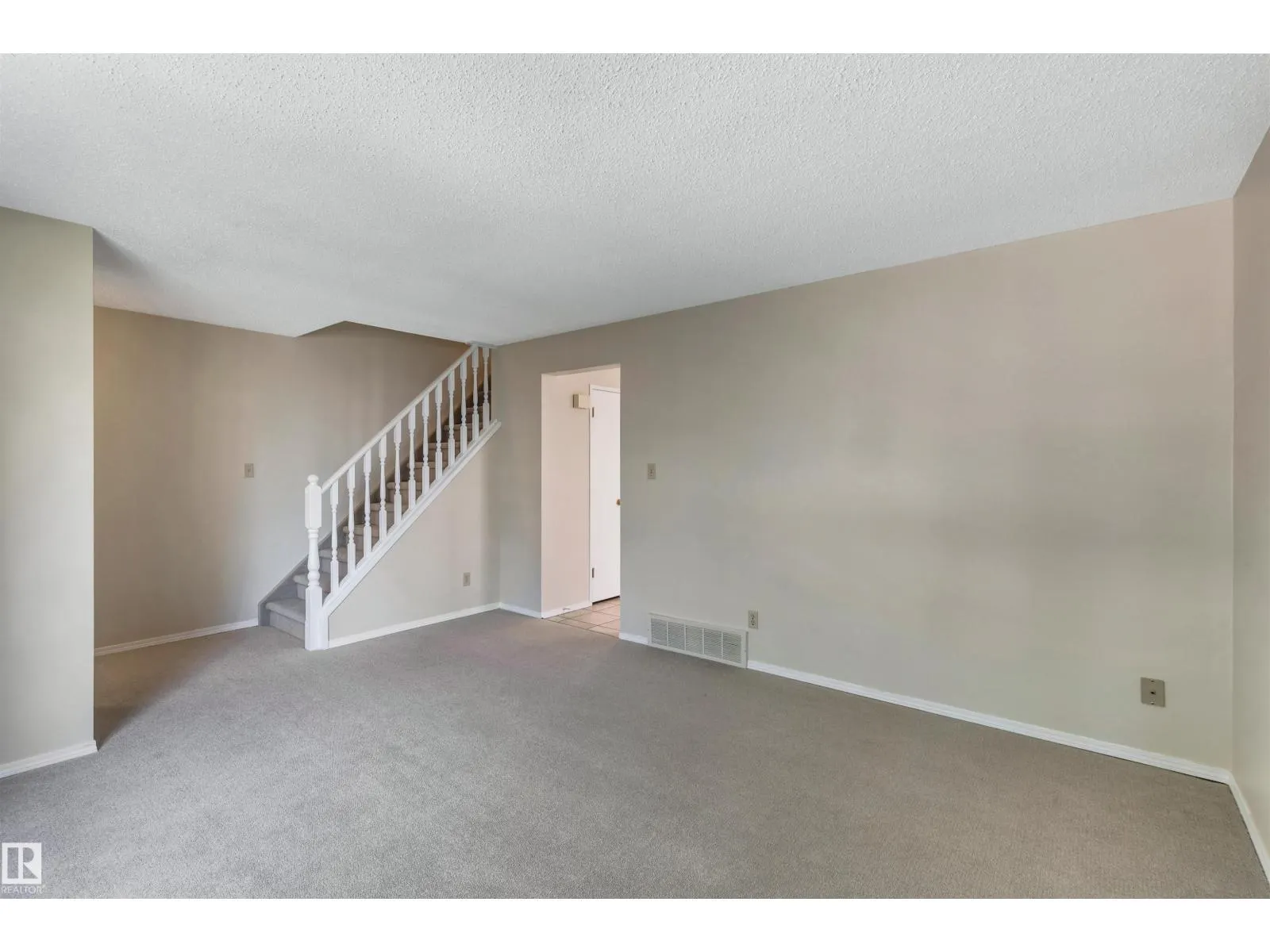 10228 152 ST NW