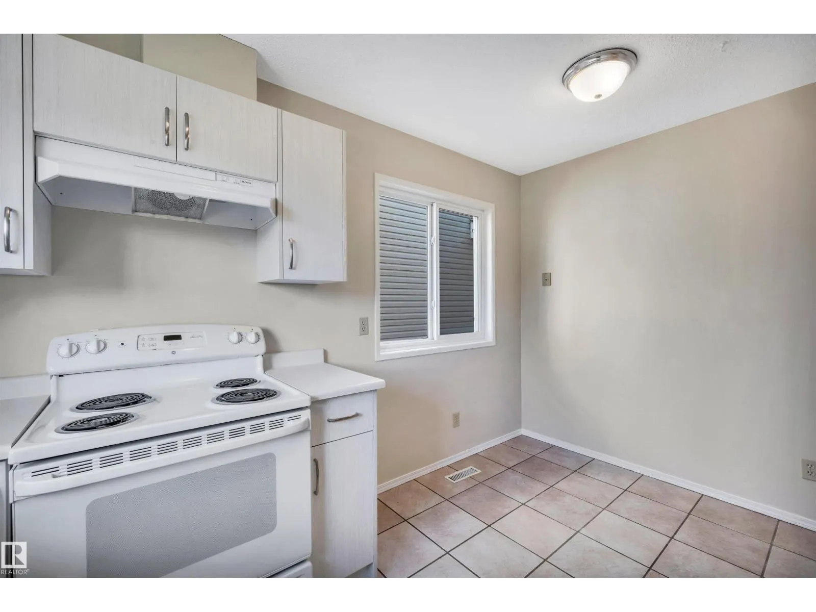10228 152 ST NW