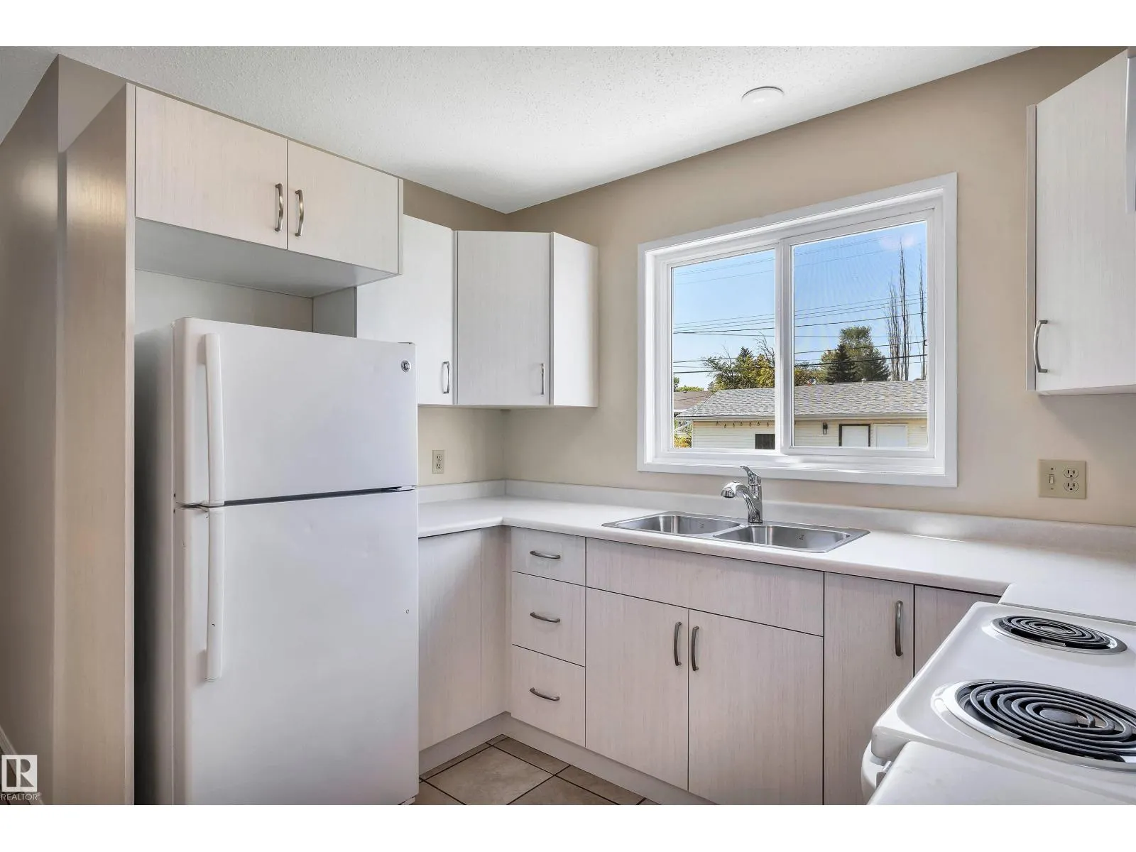 10228 152 ST NW