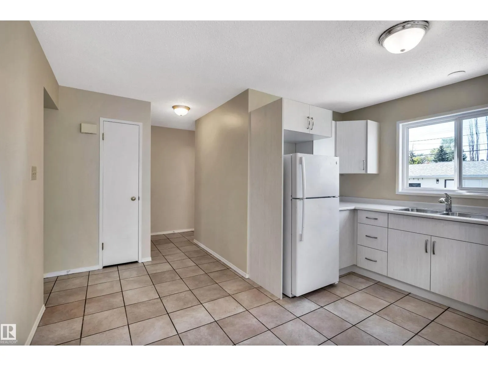 10228 152 ST NW
