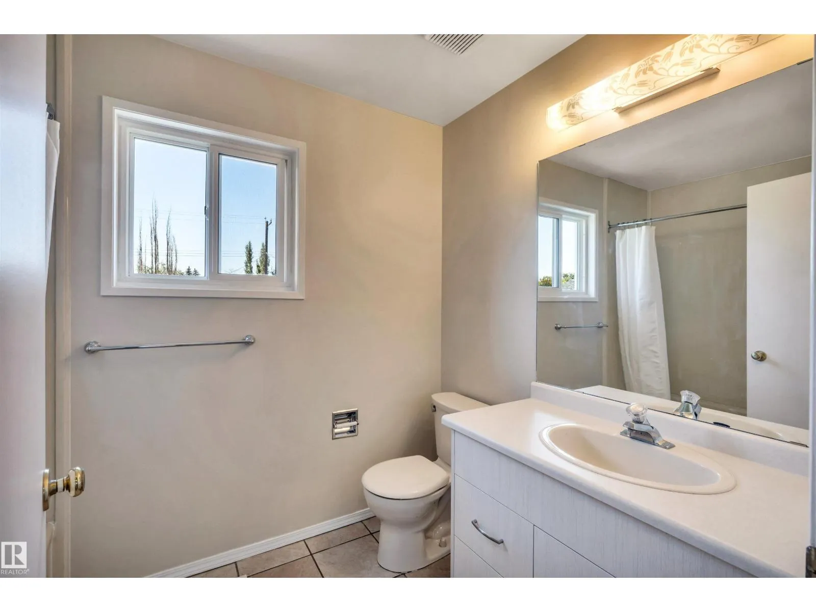 10228 152 ST NW