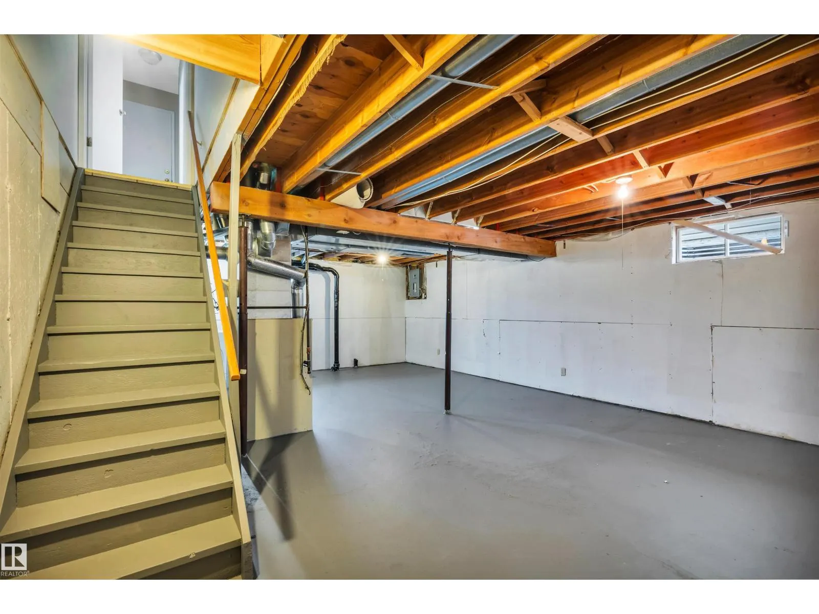 10228 152 ST NW