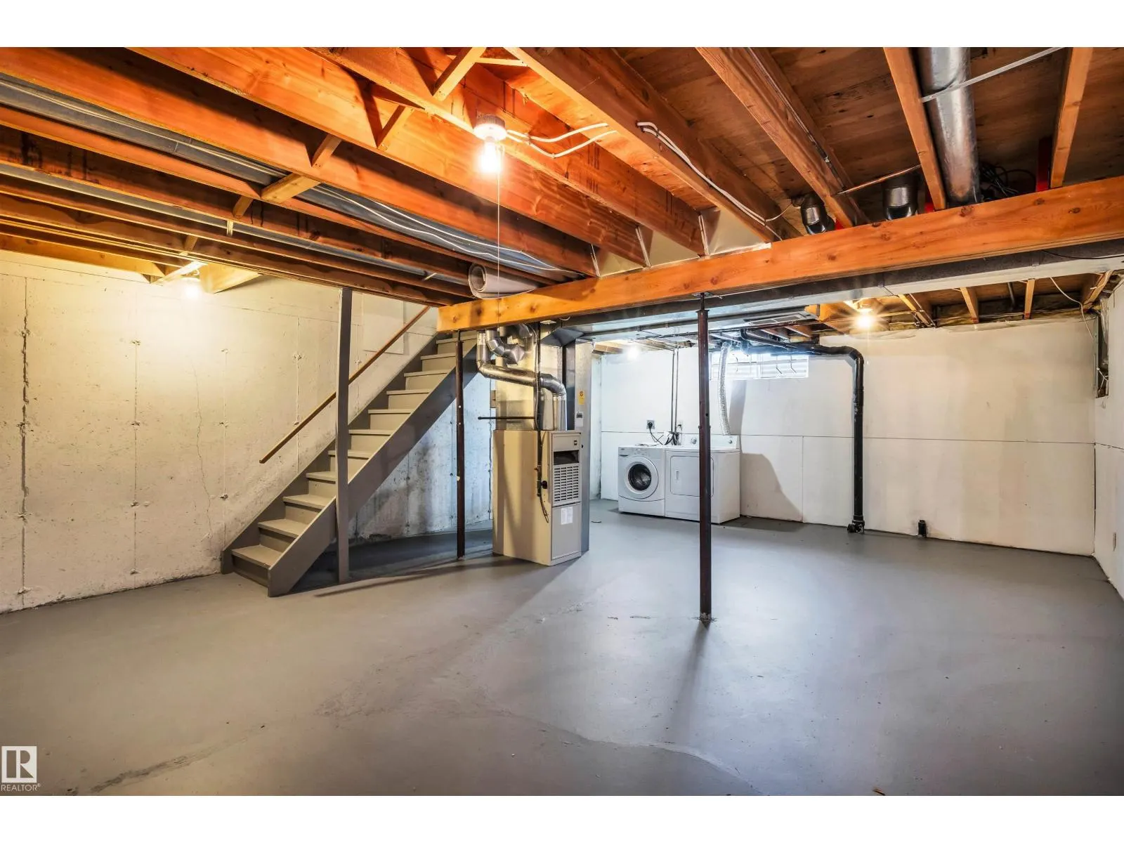 10228 152 ST NW