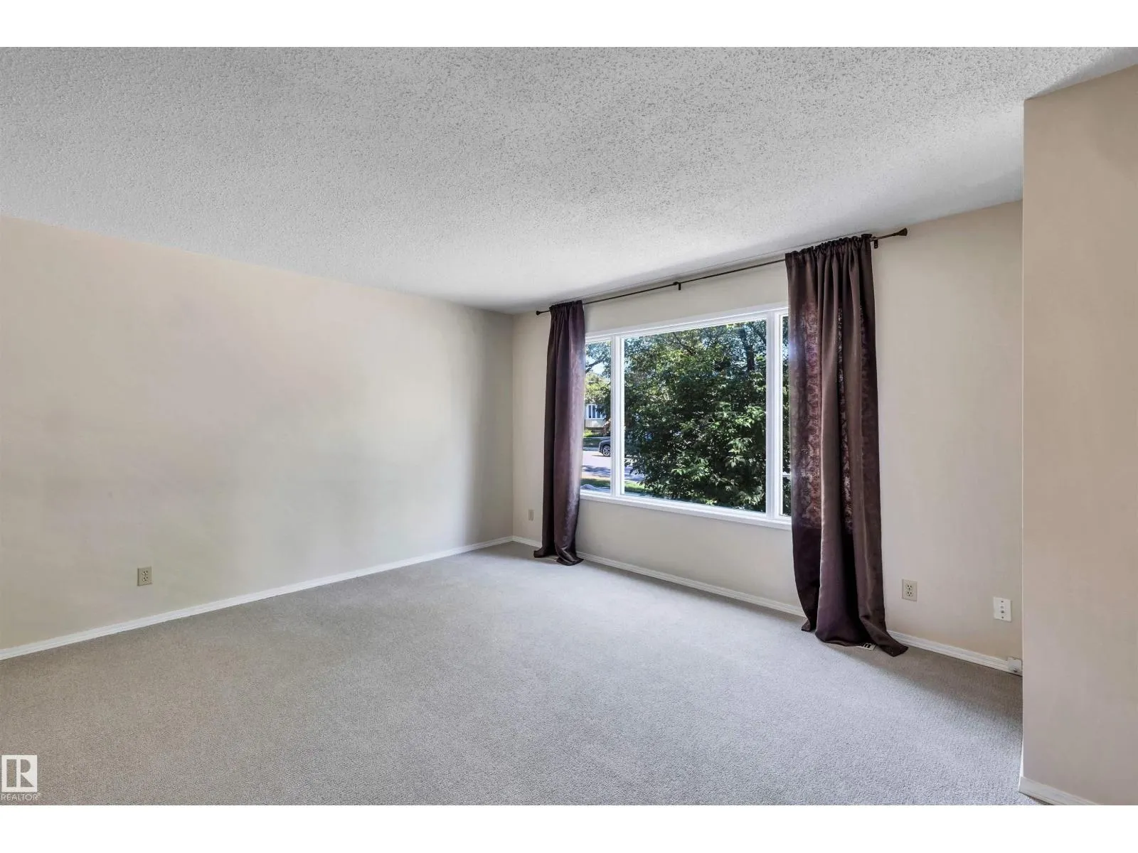 10228 152 ST NW