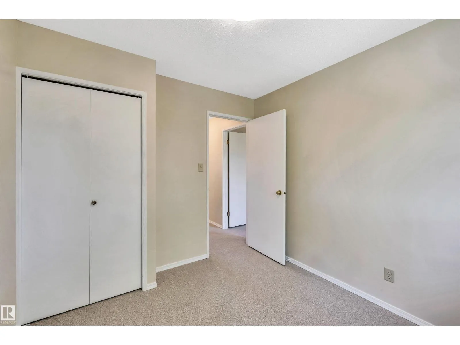 10228 152 ST NW