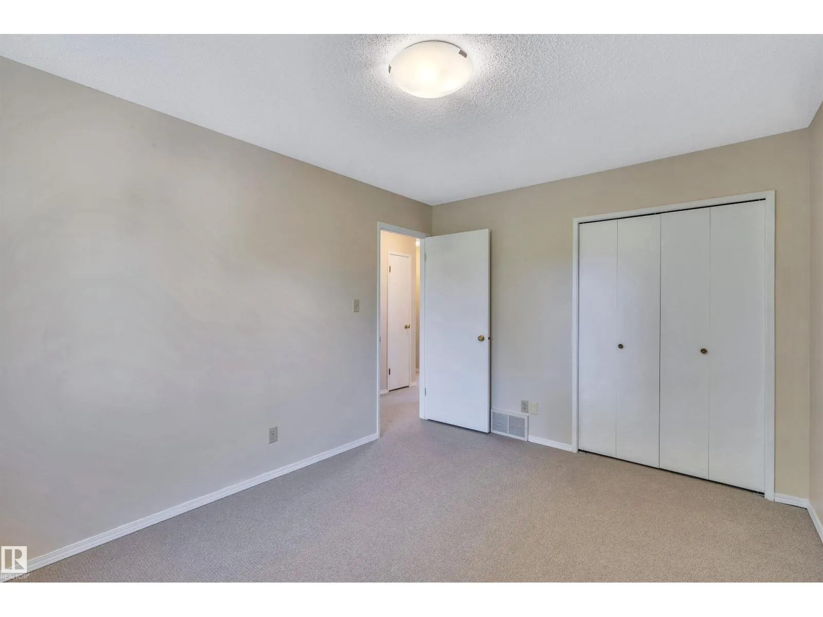 10228 152 ST NW