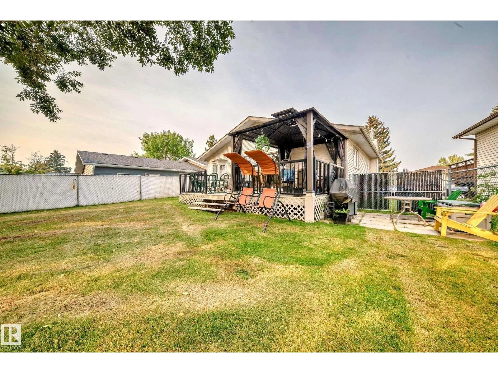 4 GLENDALE CR