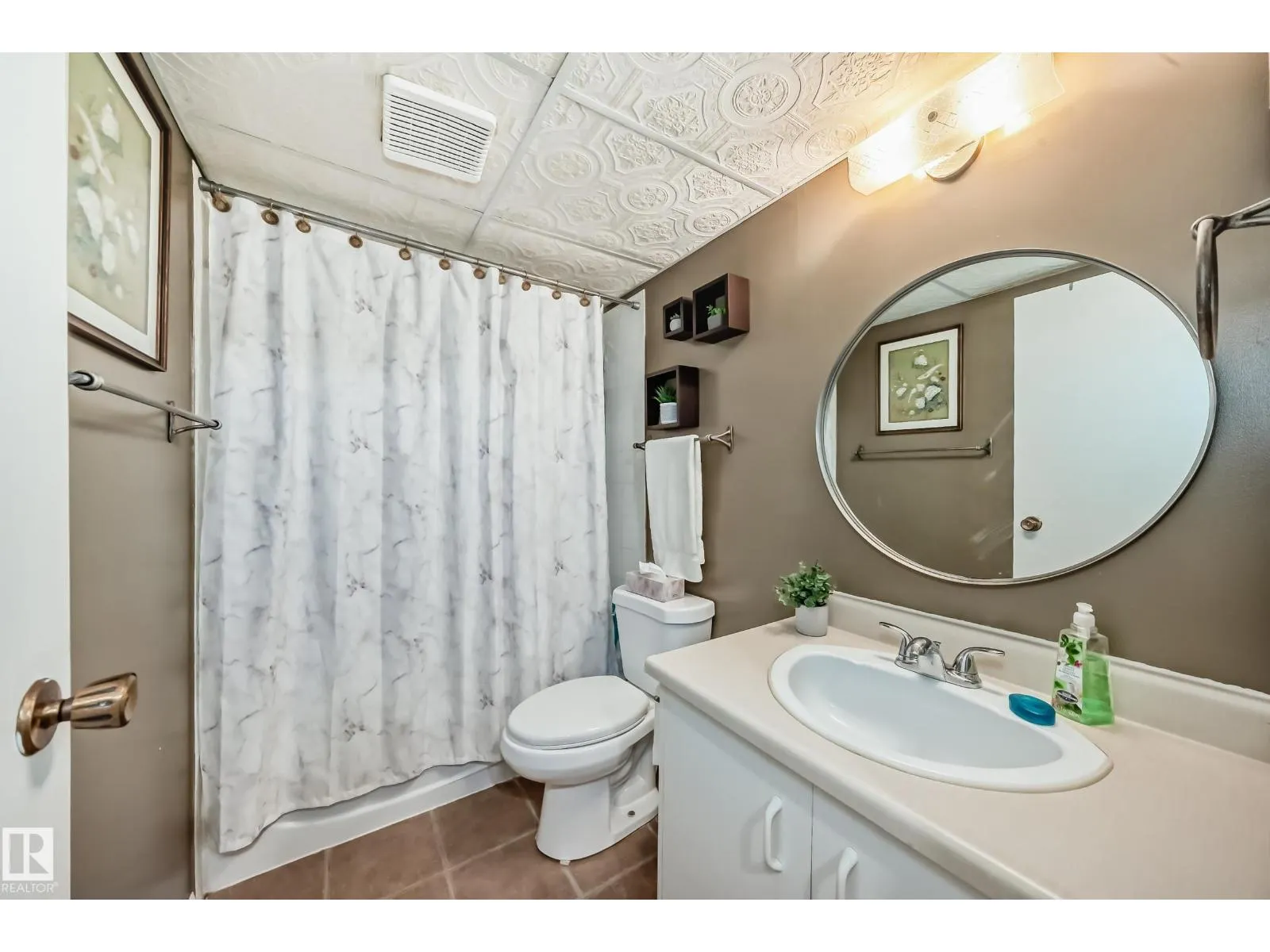 4 GLENDALE CR