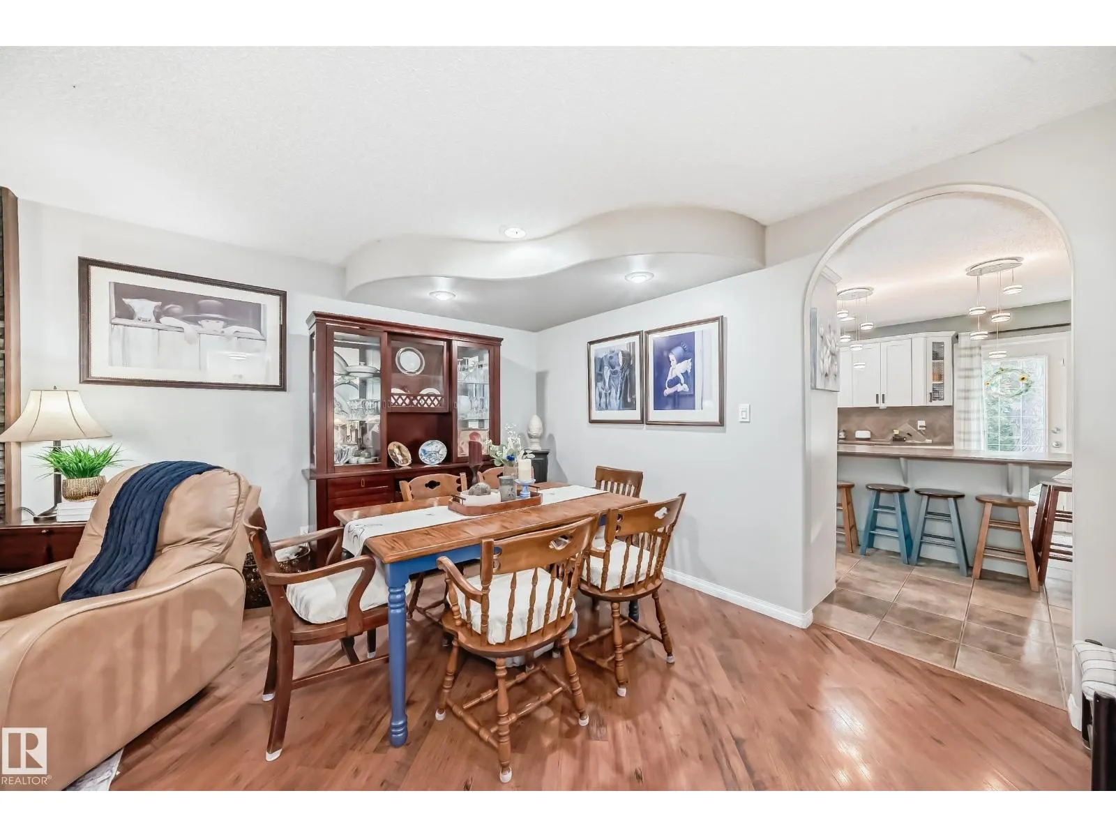 4 GLENDALE CR