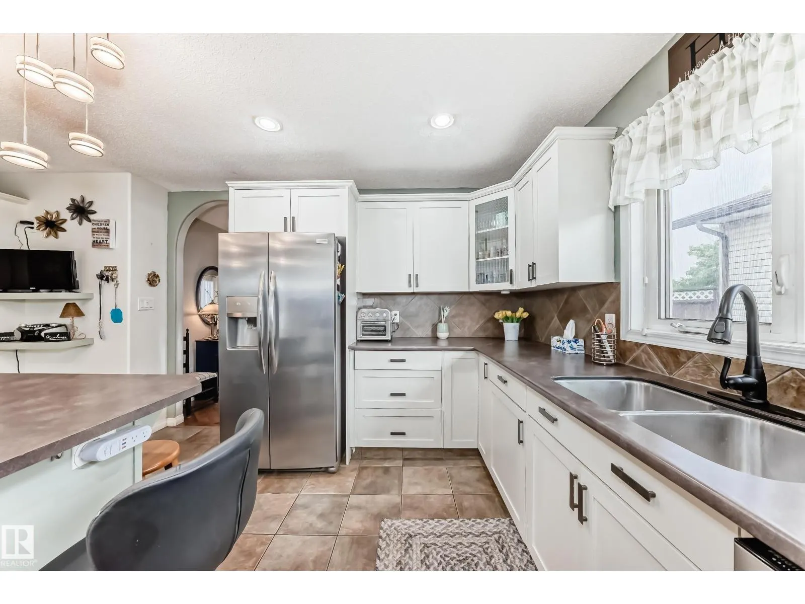 4 GLENDALE CR