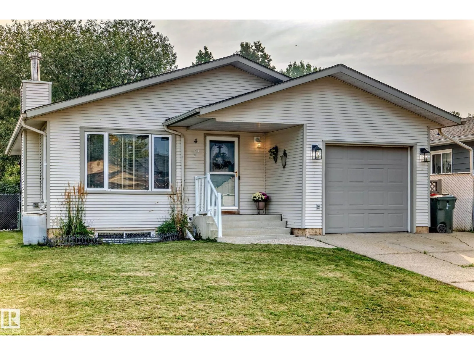 4 GLENDALE CR