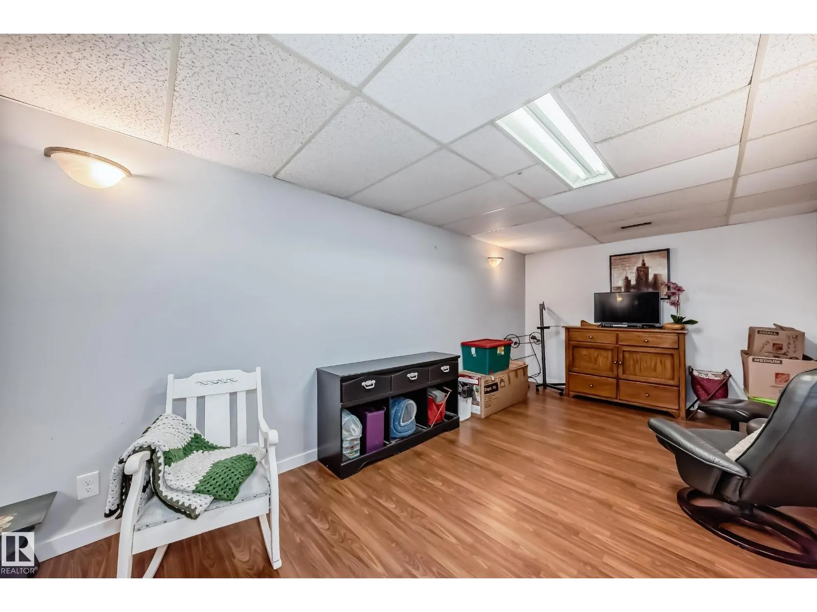 4 GLENDALE CR