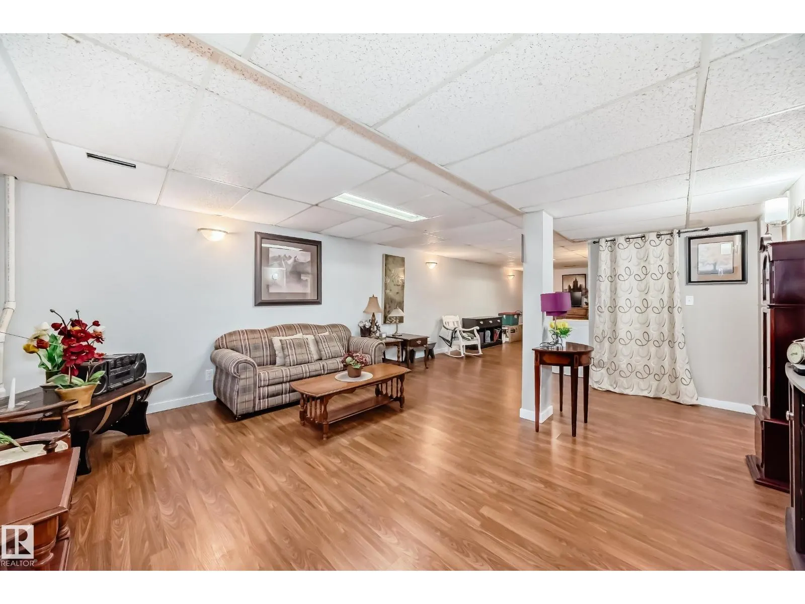 4 GLENDALE CR