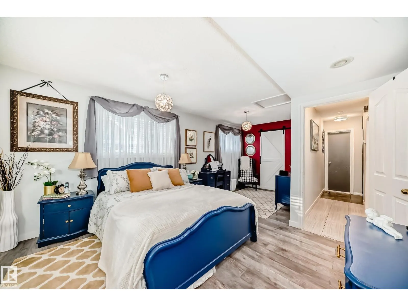 4 GLENDALE CR