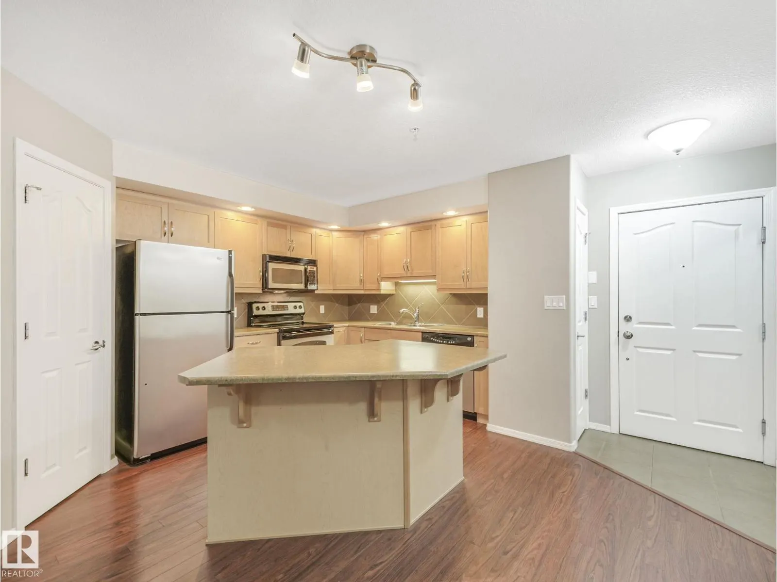 #103 1320 RUTHERFORD RD SW
