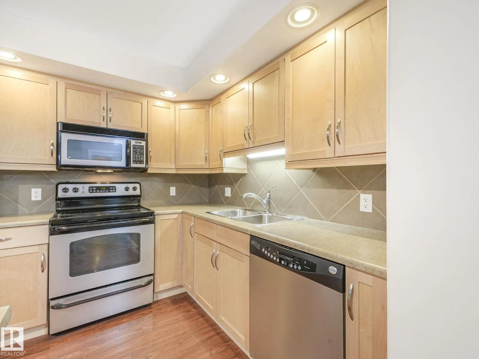 #103 1320 RUTHERFORD RD SW
