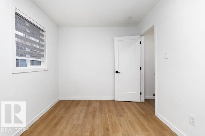 8522/8524 84 AV NW