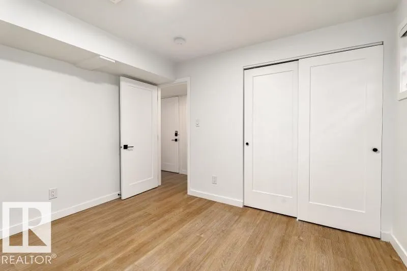 8522/8524 84 AV NW
