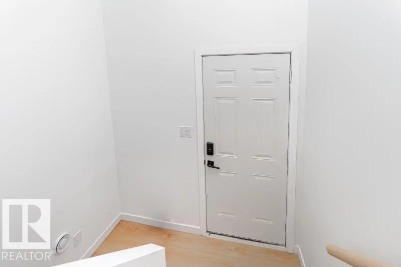 8522/8524 84 AV NW