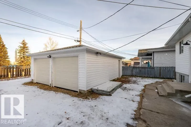 8522/8524 84 AV NW