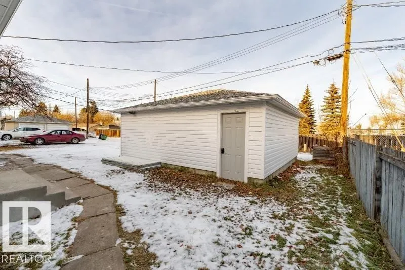8522/8524 84 AV NW
