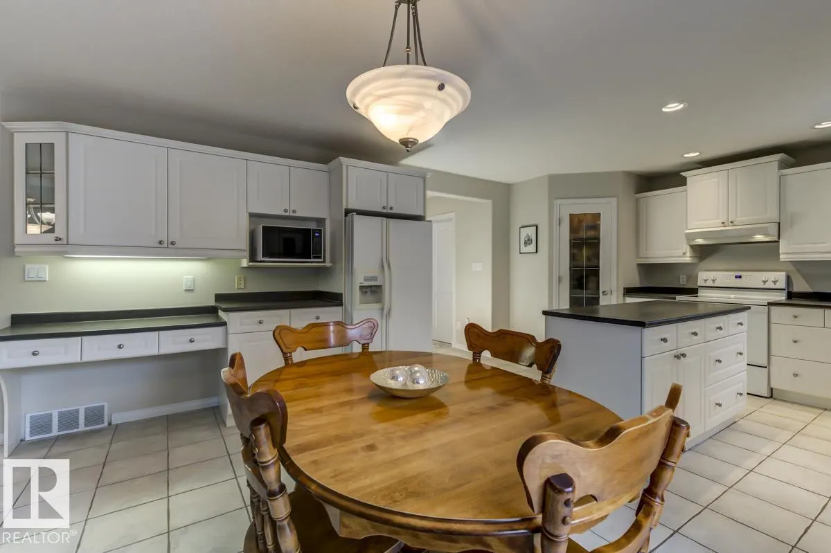 28 KIRKWOOD DR