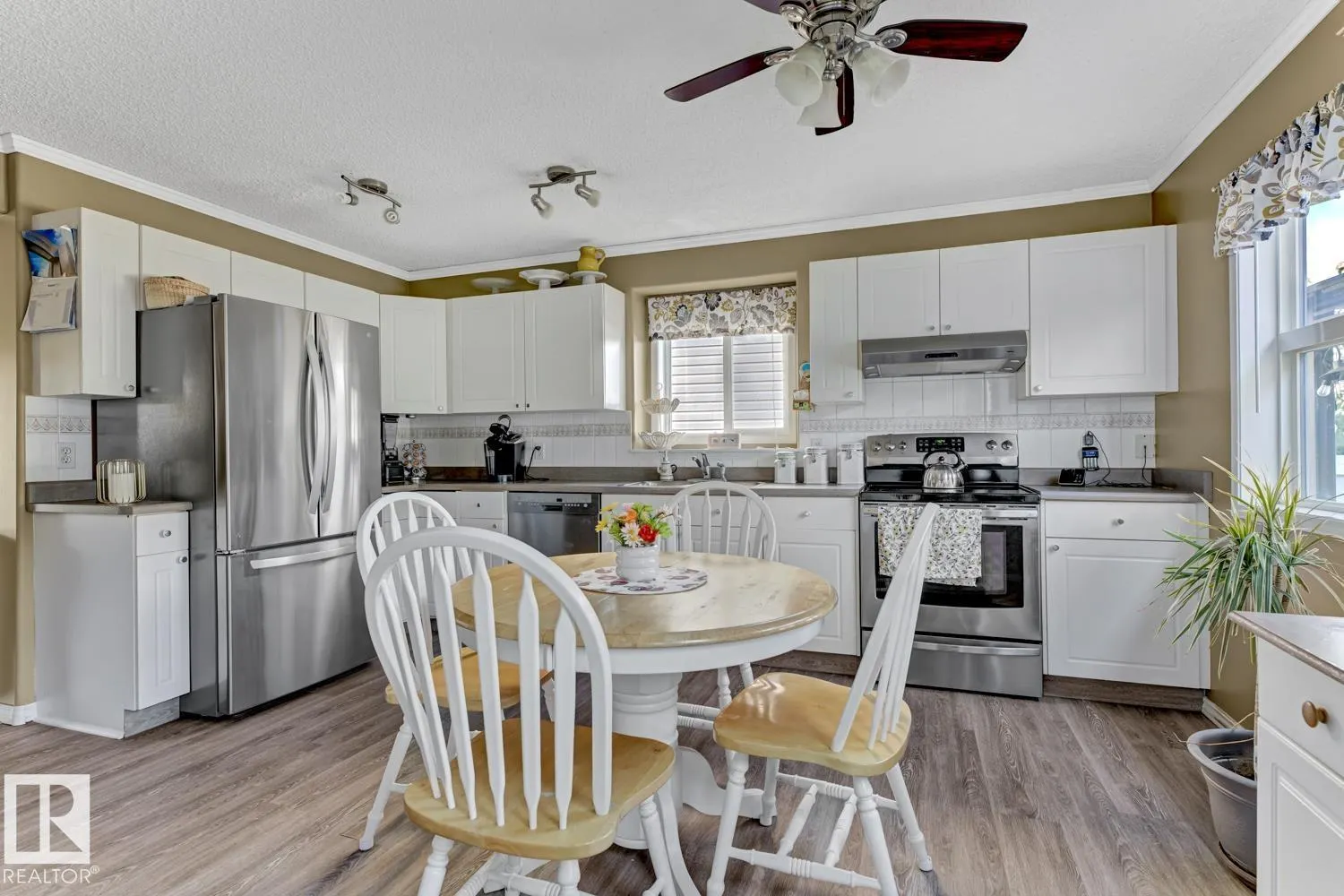 657 GLENWRIGHT CR NW